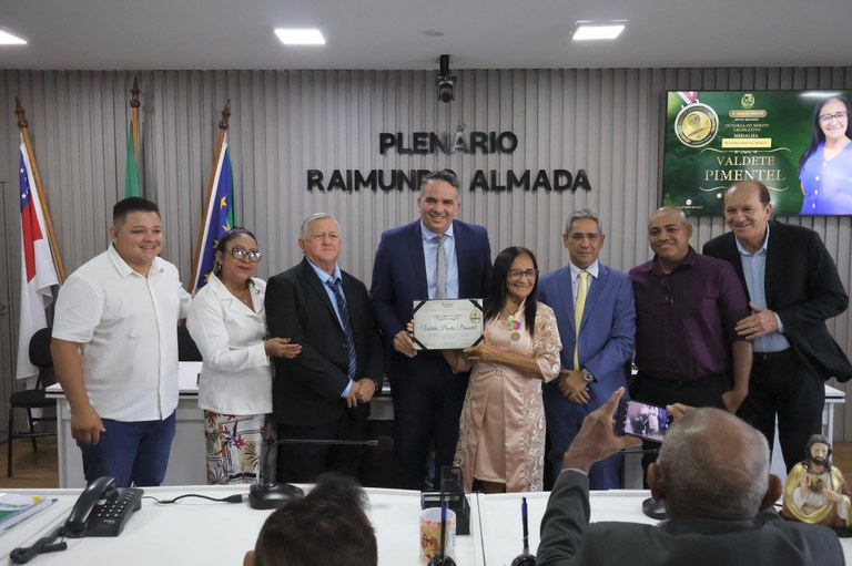 Câmara de Parintins homenageia professora e ex-vereadora Valdete Prestes Pimentel